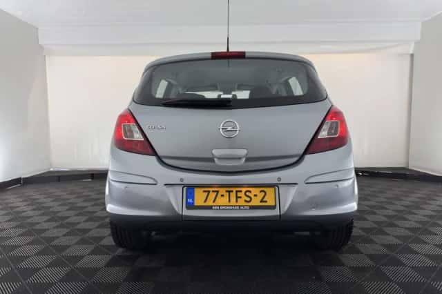 Opel Corsa (2012) thumbnail 5