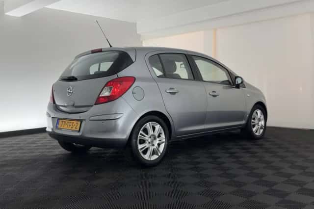 Opel Corsa (2012) thumbnail 6