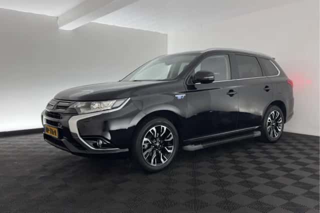 Mitsubishi Outlander (2015) thumbnail 4