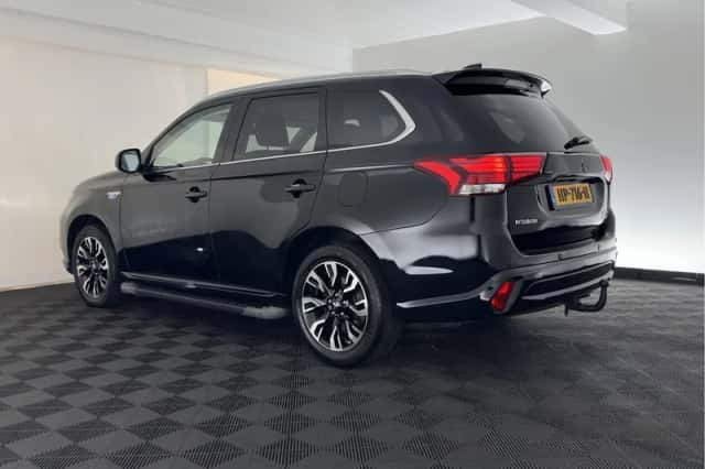 Mitsubishi Outlander (2015) thumbnail 5