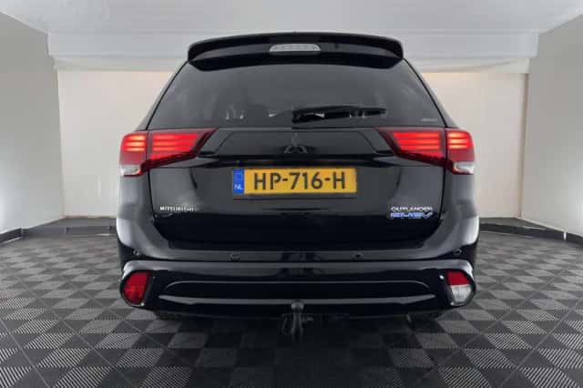 Mitsubishi Outlander (2015) thumbnail 6