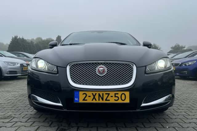 Jaguar XF (2014) thumbnail 2