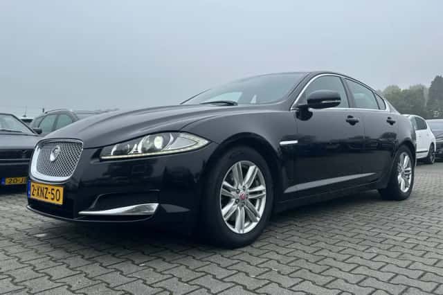 Jaguar XF (2014) thumbnail 3