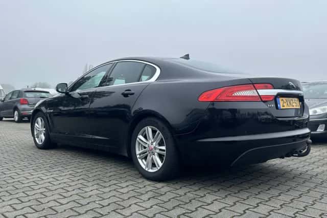 Jaguar XF (2014) thumbnail 4
