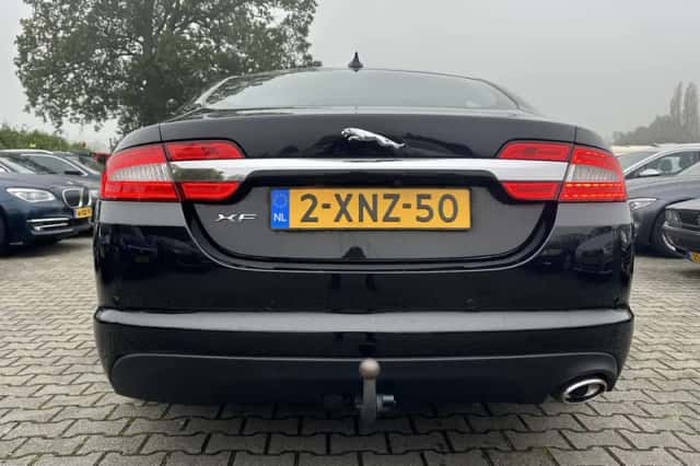 Jaguar XF (2014) thumbnail 5