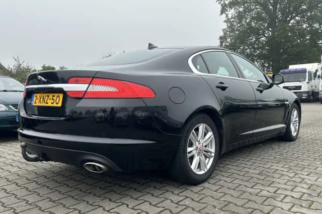Jaguar XF (2014) thumbnail 6
