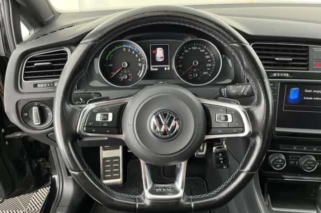 Volkswagen Golf (2015) thumbnail 17
