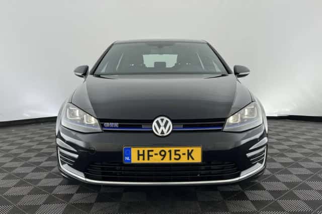 Volkswagen Golf (2015) thumbnail 3