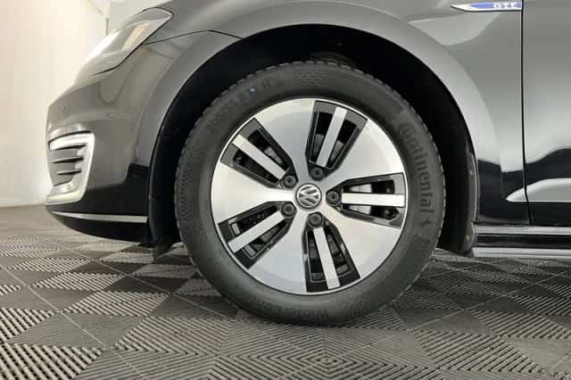 Volkswagen Golf (2015) thumbnail 26