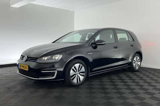 Volkswagen Golf (2015) thumbnail 4