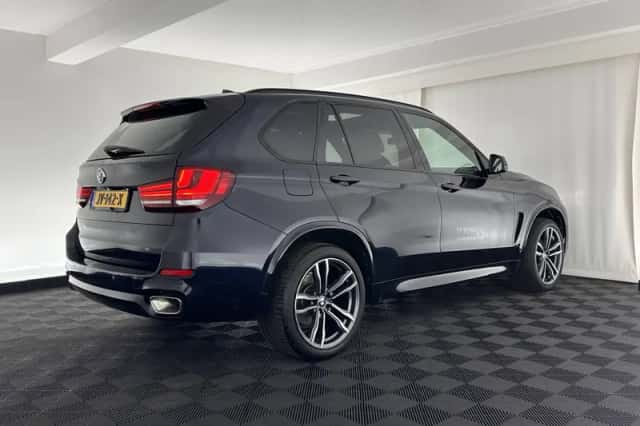 BMW X5 (2016) thumbnail 6