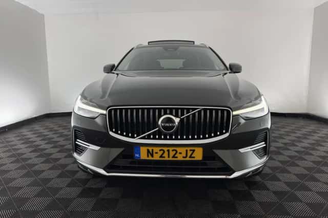 Volvo XC60 (2021) thumbnail 3