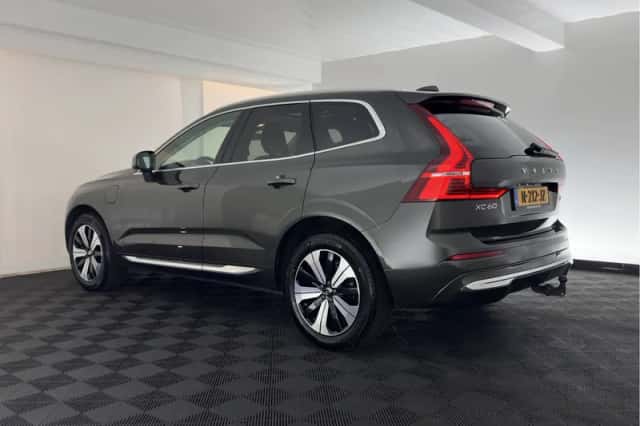 Volvo XC60 (2021) thumbnail 5