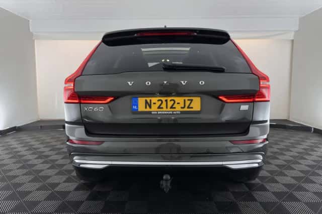 Volvo XC60 (2021) thumbnail 6