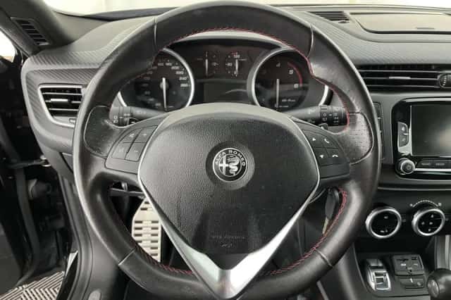 Alfa Romeo Giulietta (2017) thumbnail 16