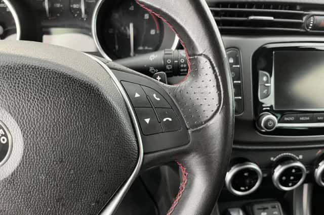 Alfa Romeo Giulietta (2017) thumbnail 17