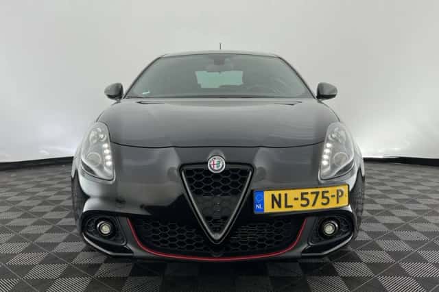 Alfa Romeo Giulietta (2017) thumbnail 3