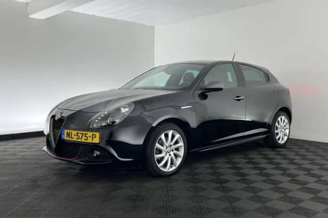 Alfa Romeo Giulietta (2017) thumbnail 4