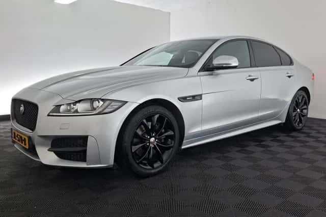 Jaguar XF (2016) thumbnail 3