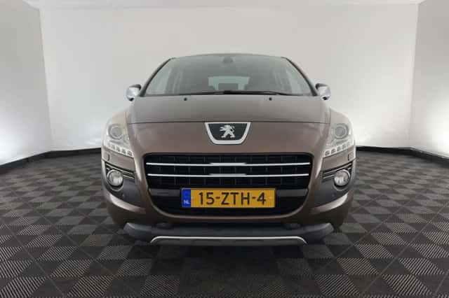 Peugeot 3008 (2013) thumbnail 3