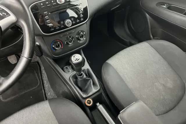 Fiat Punto (2015) thumbnail 15