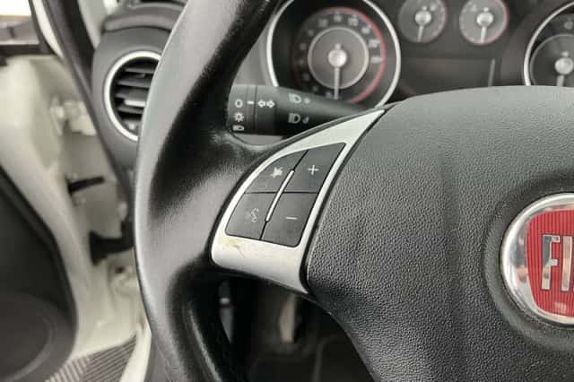 Fiat Punto (2015) thumbnail 18