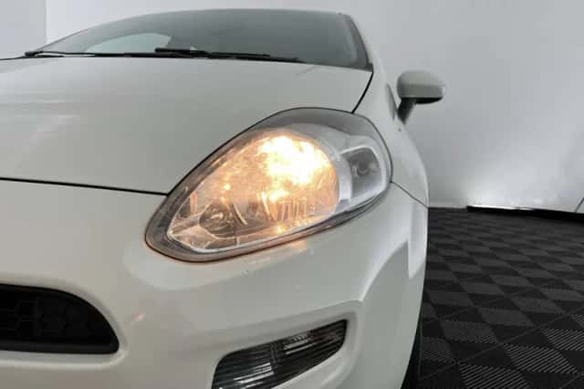 Fiat Punto (2015) thumbnail 25