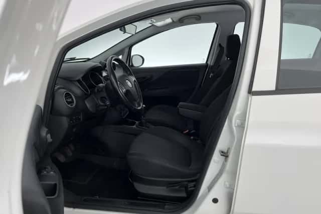 Fiat Punto (2015) thumbnail 9