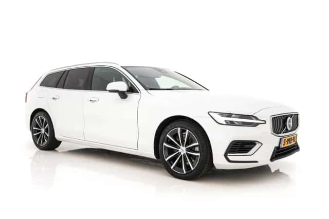 Volvo V60 (2023) thumbnail 1