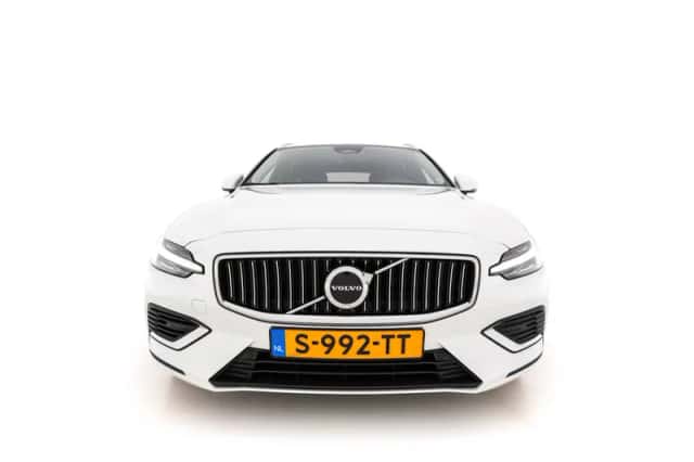 Volvo V60 (2023) thumbnail 3
