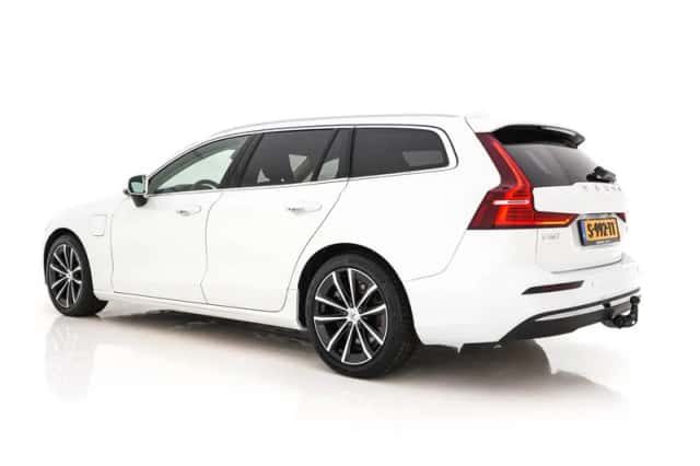 Volvo V60 (2023) thumbnail 5