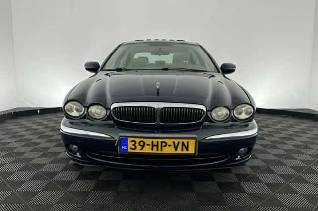 Jaguar X-Type (2001) thumbnail 2