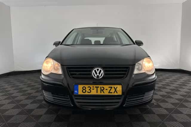 Volkswagen Polo (2007) thumbnail 3