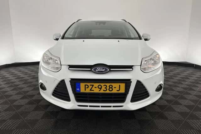 Ford Focus (2013) thumbnail 2