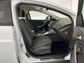Ford Focus (2013) thumbnail 11