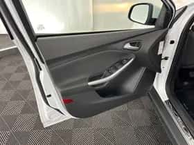 Ford Focus (2013) thumbnail 21