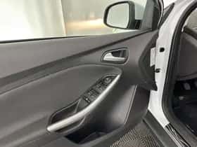 Ford Focus (2013) thumbnail 22