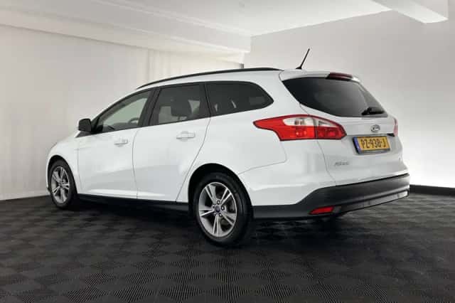 Ford Focus (2013) thumbnail 4