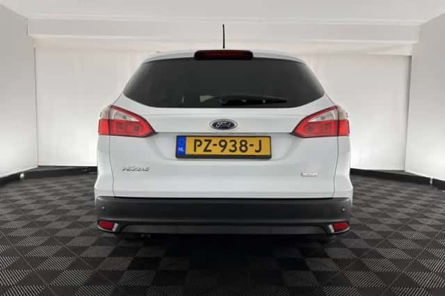Ford Focus (2013) thumbnail 5