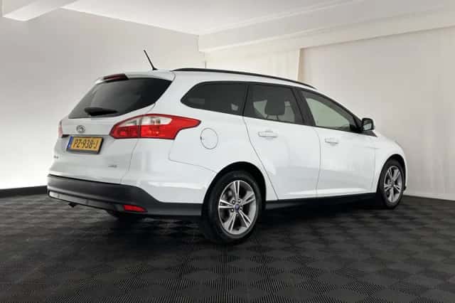 Ford Focus (2013) thumbnail 6