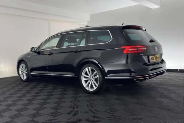Volkswagen Passat (2015) thumbnail 5
