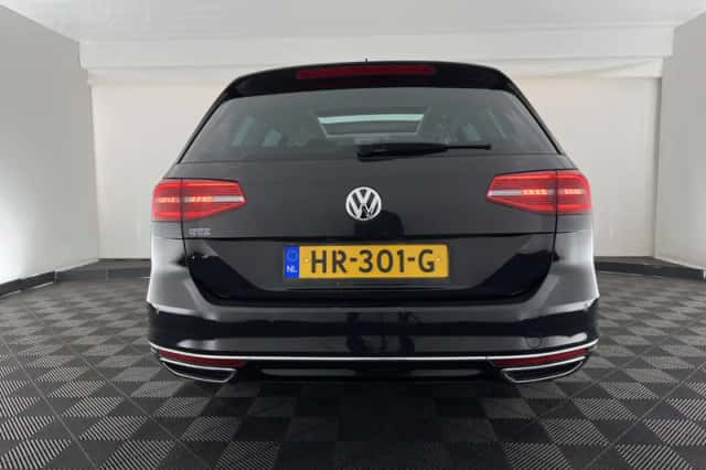 Volkswagen Passat (2015) thumbnail 6