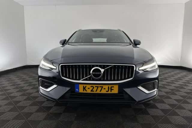 Volvo V60 (2021) thumbnail 3