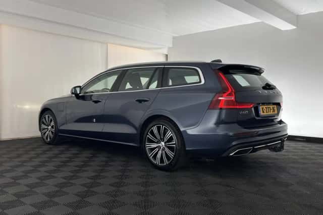Volvo V60 (2021) thumbnail 5