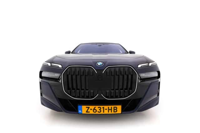 BMW i7 (2024) thumbnail 3