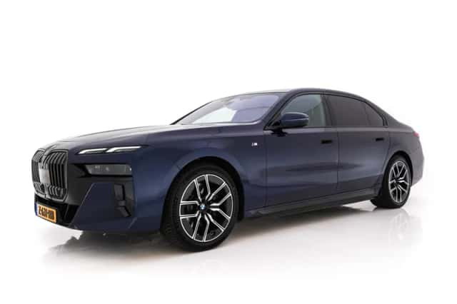 BMW i7 (2024) thumbnail 4