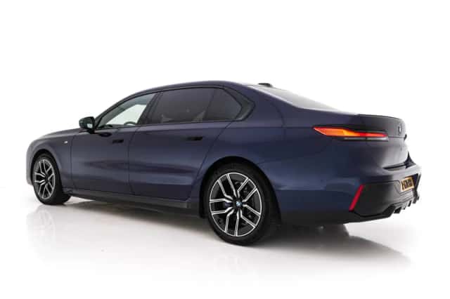 BMW i7 (2024) thumbnail 5