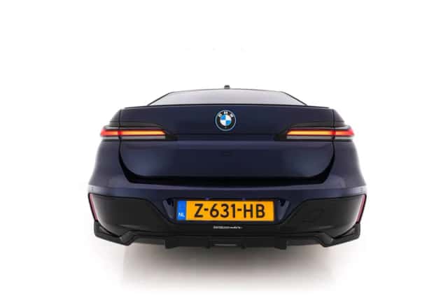 BMW i7 (2024) thumbnail 6