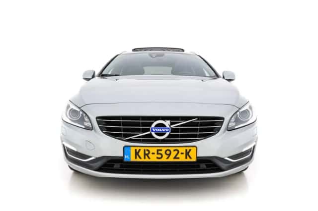 Volvo V60 (2016) thumbnail 2