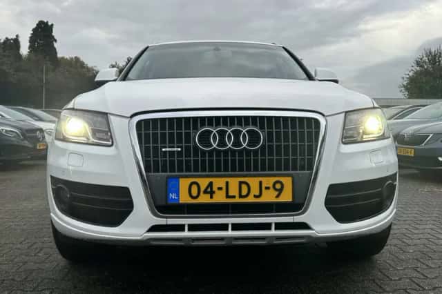 Audi Q5 (2010) thumbnail 2